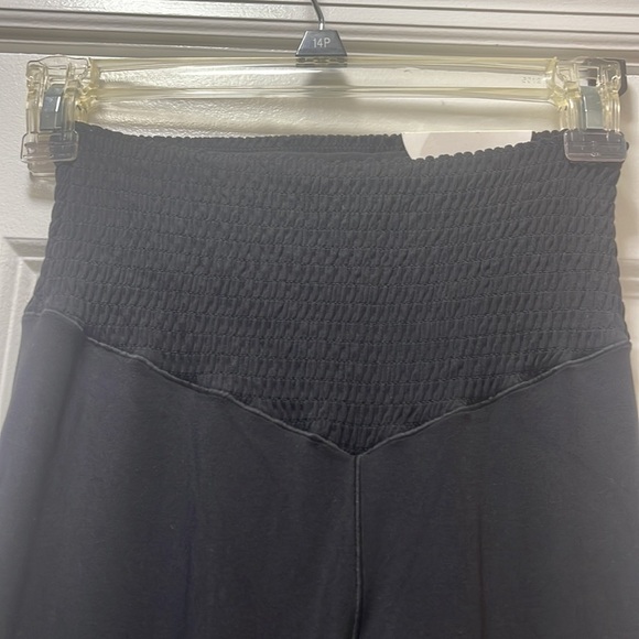 NWT $55R AE Aerial Offline Real Me Smocked Waist Super Flare Leggings. Size M. - Picture 8 of 11